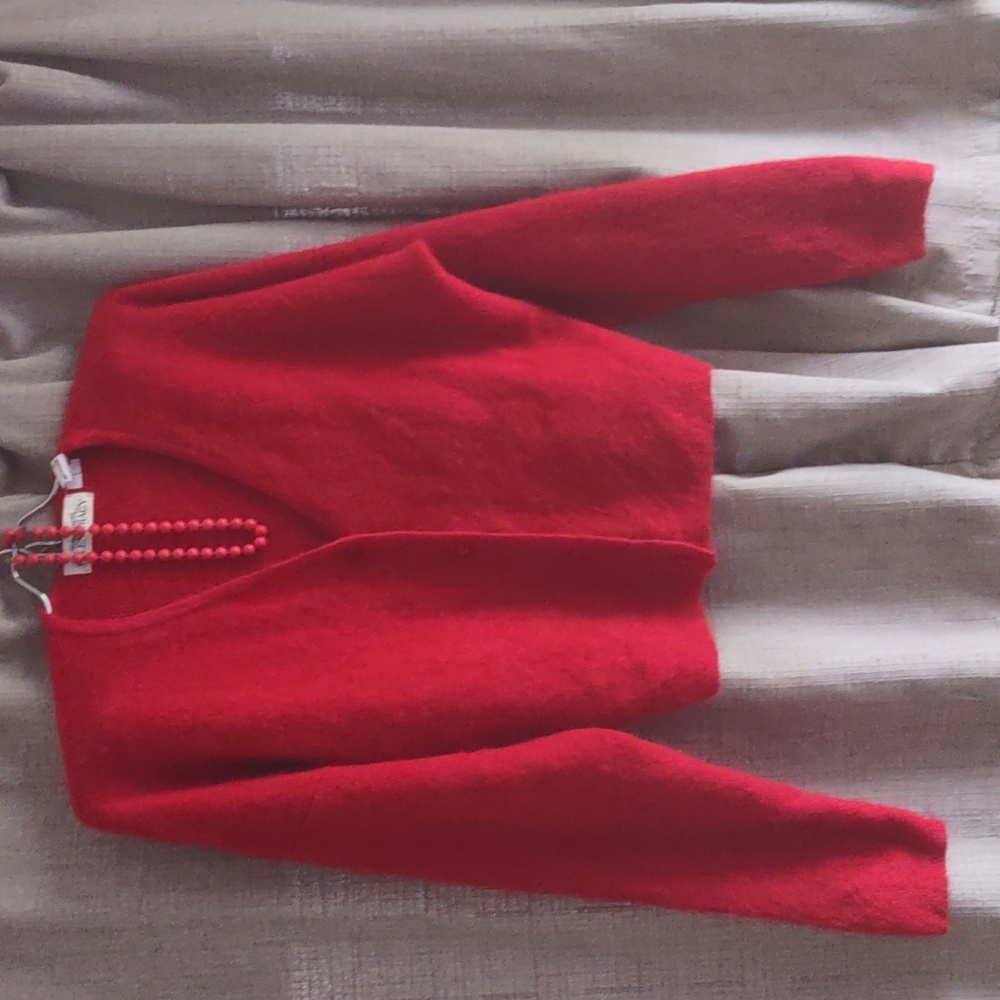 Ellen Tracy Red Cardigan L v neck sweater
